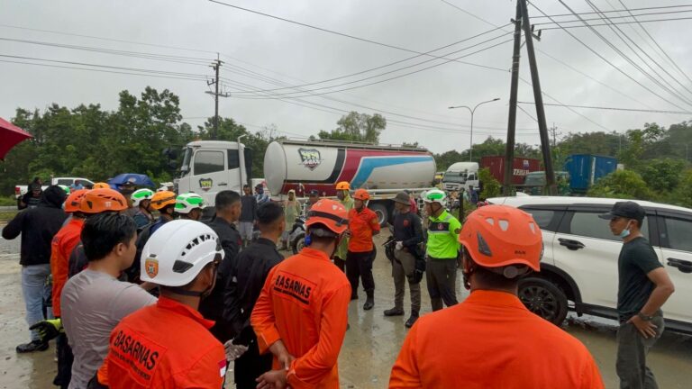 Kecelakaan di KM 13 Kariangau Tewaskan Satu Orang, Proses Evakuasi Dipimpin Tim SAR