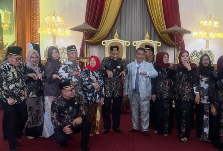 Ermy Kullit di HUT Sultan.
