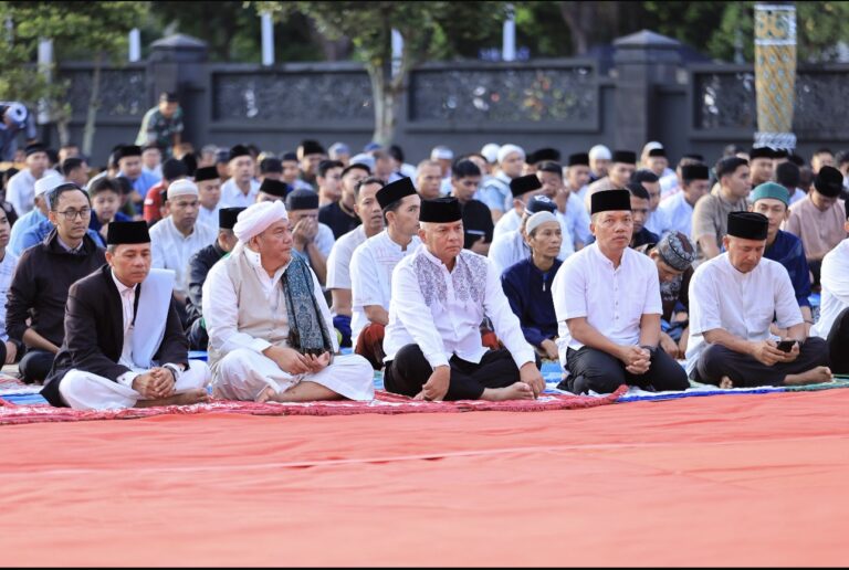 Makodam VI/Mulawarman Gelar Sholat Idul Adha 1446 H dan Penyembelihan Hewan Kurban