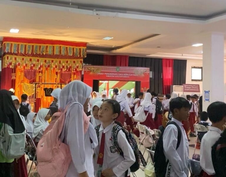 PKD 2025 Resmi Dibuka, Pelajar hingga Masyarakat Antusias Meriahkan Pameran Budaya Etam