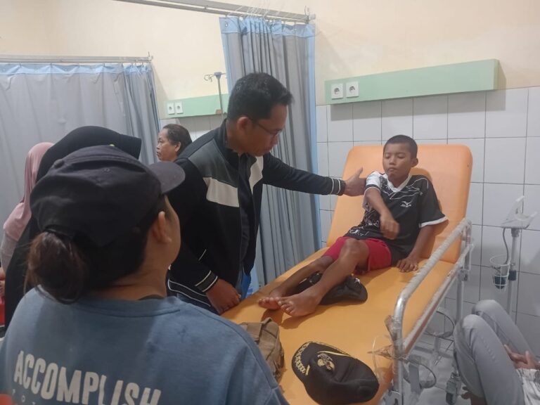 Respons Cepat Pos Pelayanan Nataru, Polsek Bengalon Evakuasi Tiga Warga Terdampak Sambaran Petir